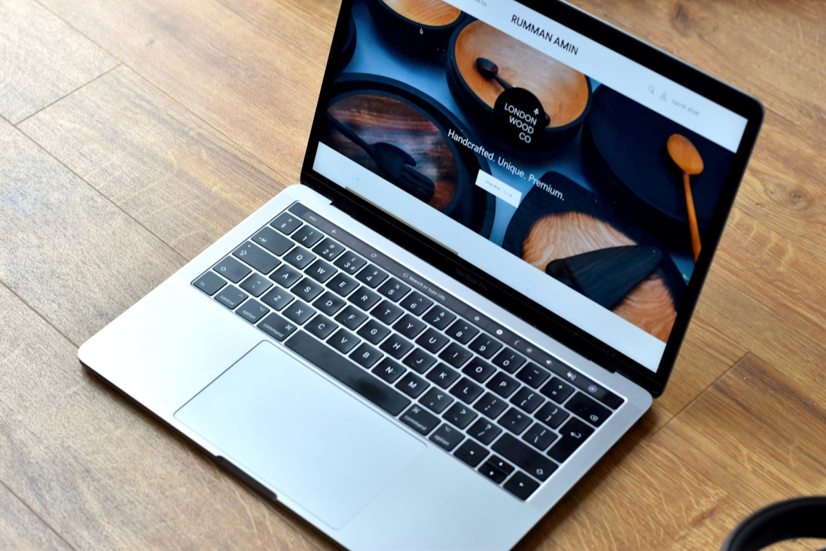 Website auf einem Laptop